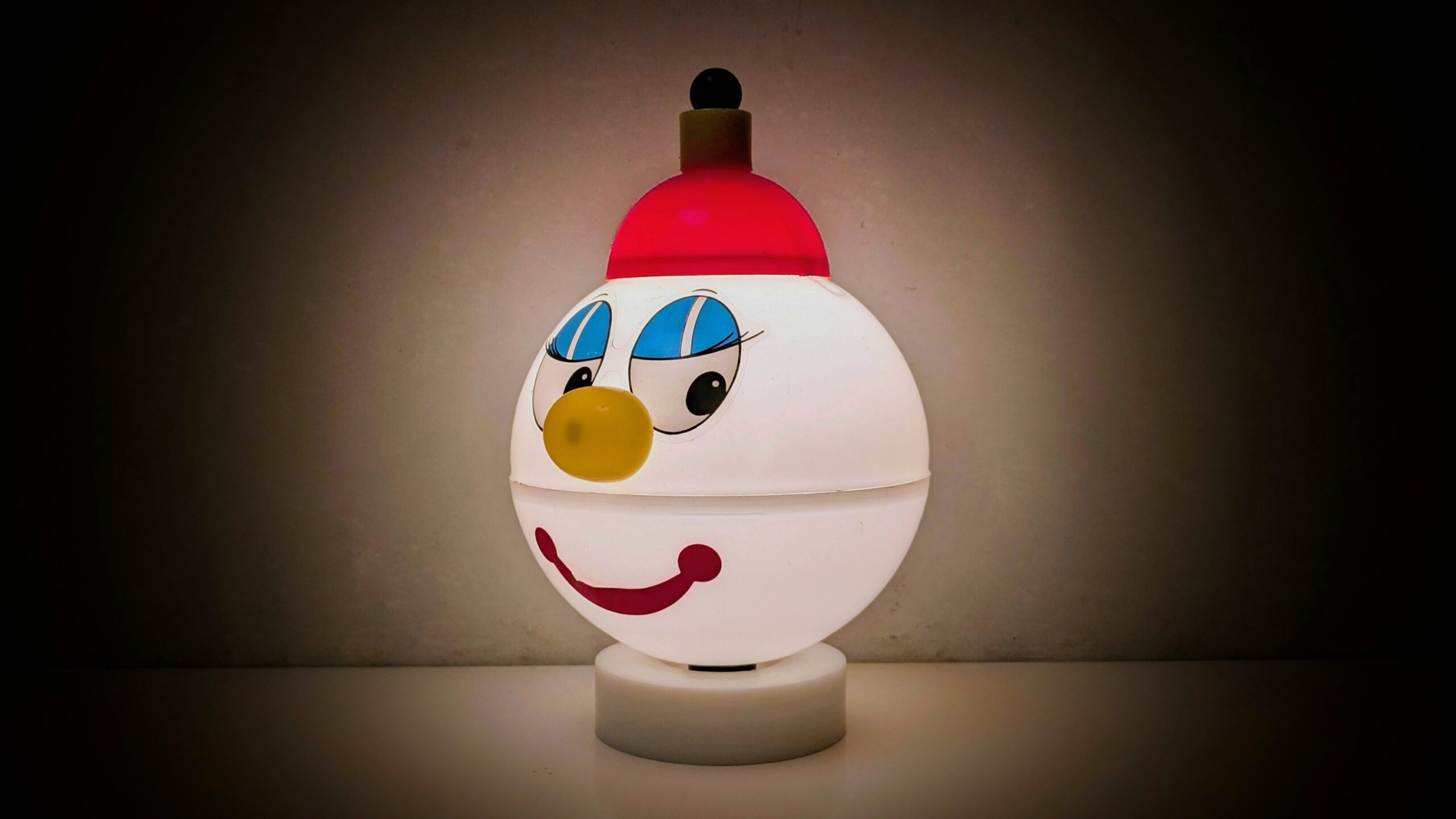 Custom håndsamlet børne bordlampe med Italiensk Stilfer Milano skærm. 21 cmH