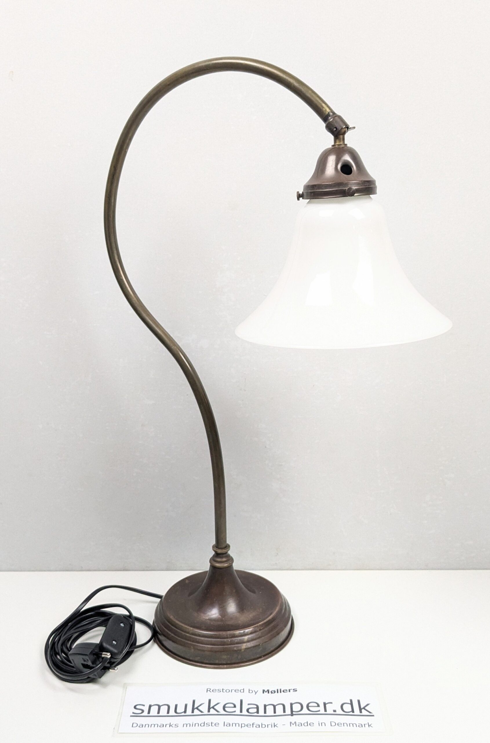 Stor Antik bordlampe i messing. professionelt restaureret. 60 cmH. 1930