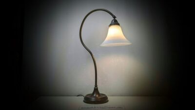 Stor Antik bordlampe i messing. professionelt restaureret. 60 cmH. 1930