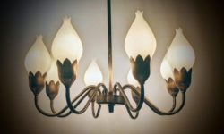 Fuld restaureret Fog og Mørup 8 armet  lysekrone fra 1940. Ø58. Original mørk messing. Pickup only