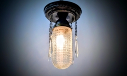 Antik Entre loftlampe fra 1920. 30 cm nedhæng. Krystal og messing.