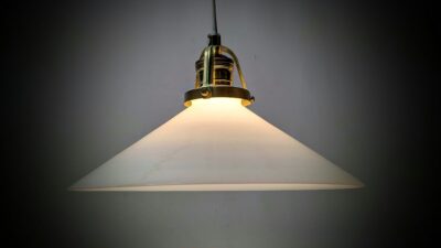 Holmegaard antik skomager pendel. Ø26,2 , 9,3 cmH. Messing. Fra 1920.