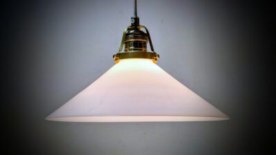 Holmegaard antik skomager pendel. Ø26,4 , 9,7 cmH. Messing. Fra 1920.