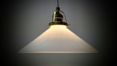 Holmegaard antik skomager pendel. Ø25,8 , 9,7 cmH. Messing. Fra 1920.