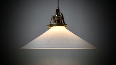 Holmegaard antik skomager pendel. Ø26,7 , 8,7 cmH. Messing. Fra 1920.