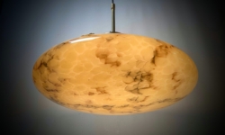 Stor marmoreret plafond fra 1920. Fuld restaureret. Ø40. 32 cm høj.