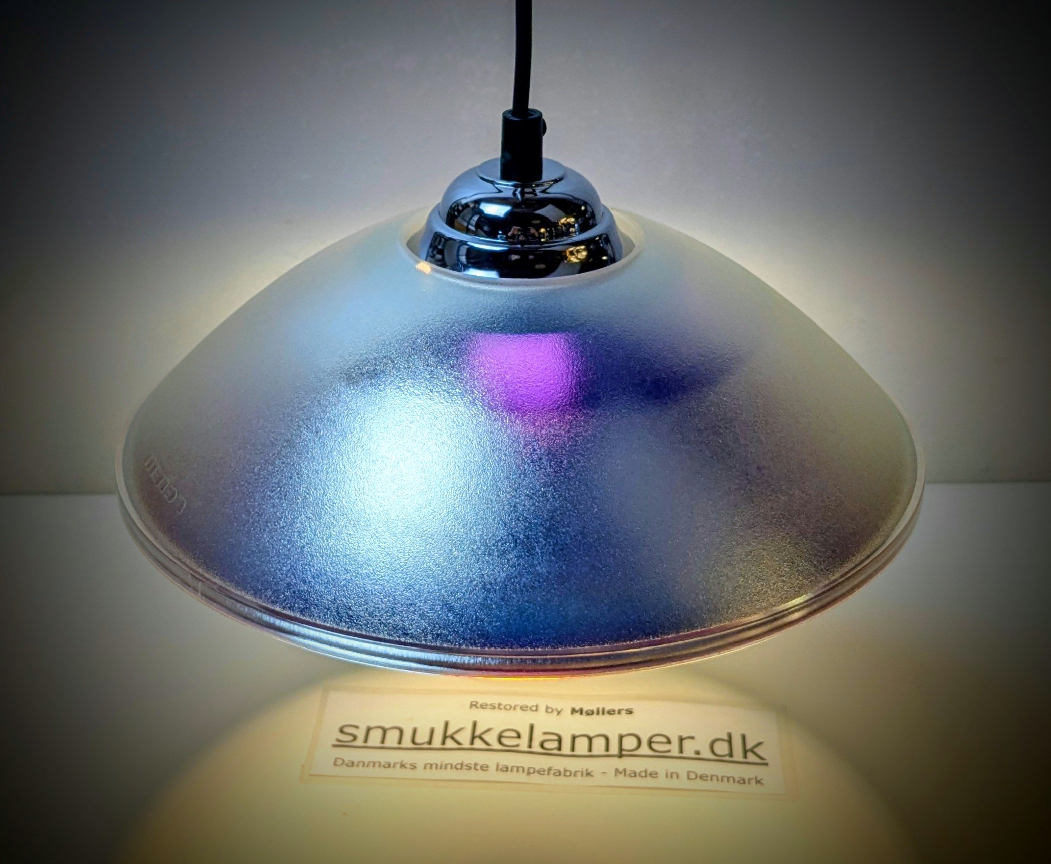 Unika Designlampe i Optisk Glas
Custom Redesign by Møllers Belysning. Aurora Ø33.