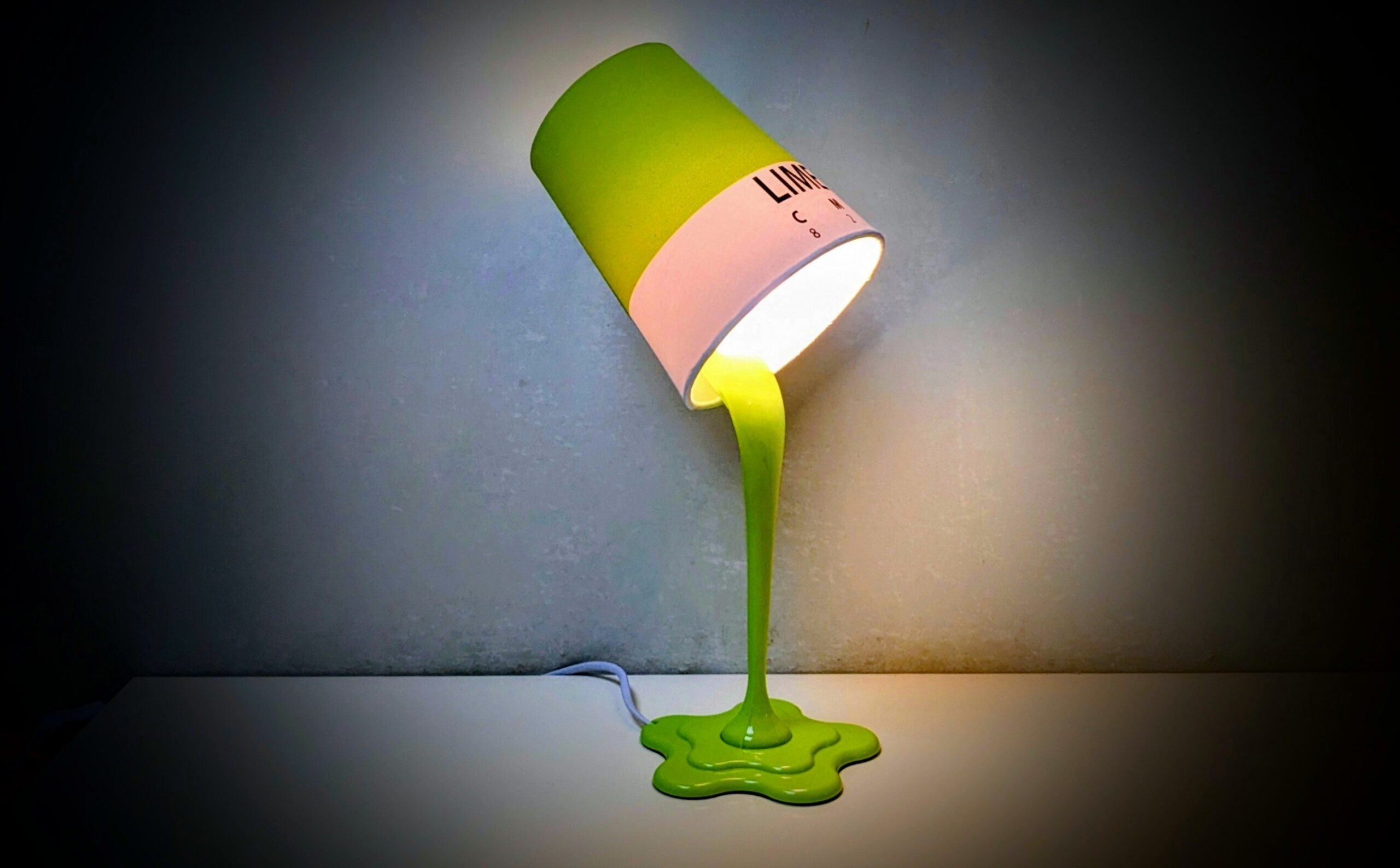 Pop Art bordlampe – “CMYK Lime Green” – 40 cm – design fra Balvi Barcelona