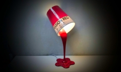 Pop Art bordlampe – “CMYK Passion Red” – 40 cm – design fra Balvi Barcelona