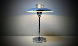 Danish design 2025. NY. Tom Stepp. Batteri bordlampe. Krom. Dæmpbar opladelig