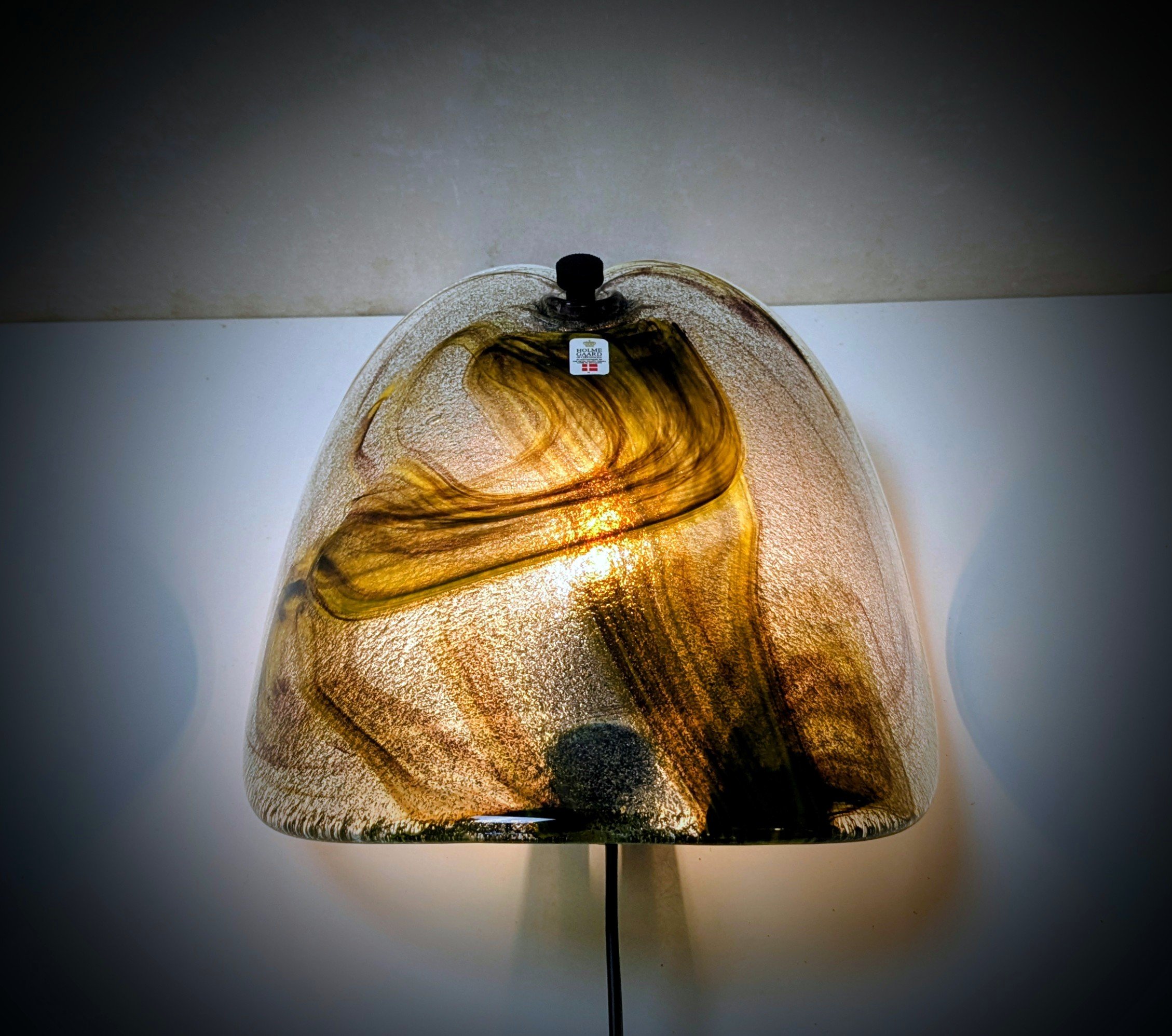 Per Lütken væglampe 1978. Fyens Glasværk. Holmegaard. 26×22. Grøn / brun. Nyt el.