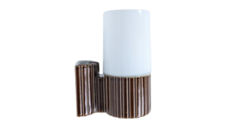 Original IFØ 6020 badeværelse lampe 1970. Brun glasur med hvid opalglas.