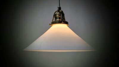 Holmegaard antik skomager pendel. Ø25,5 , 10,3 cmH. Messing. Fra 1920.