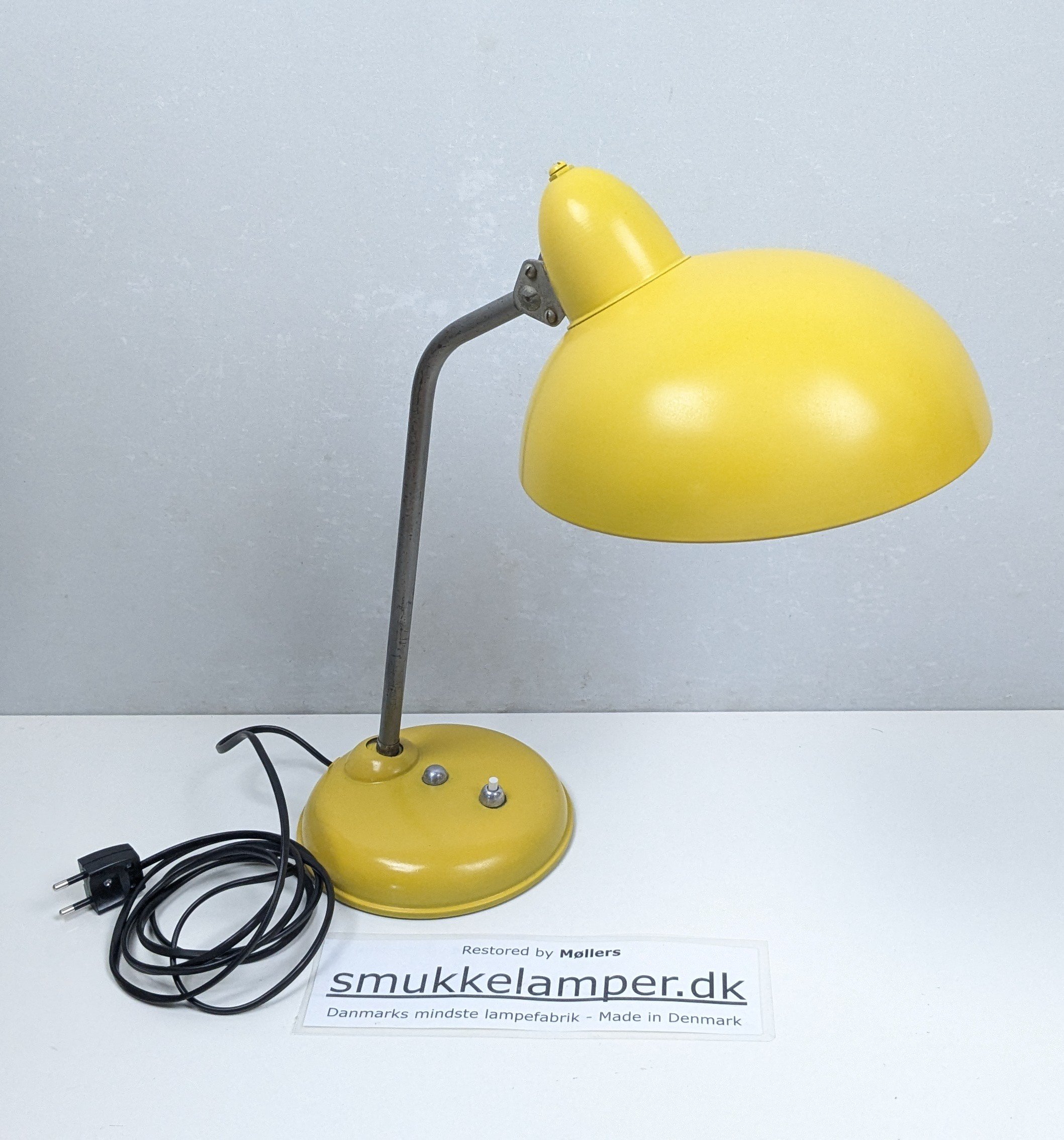 Autentisk gul industri Bordlampe fra ca. 1950 – Industrielt Design, Delvist nyt el. Helo