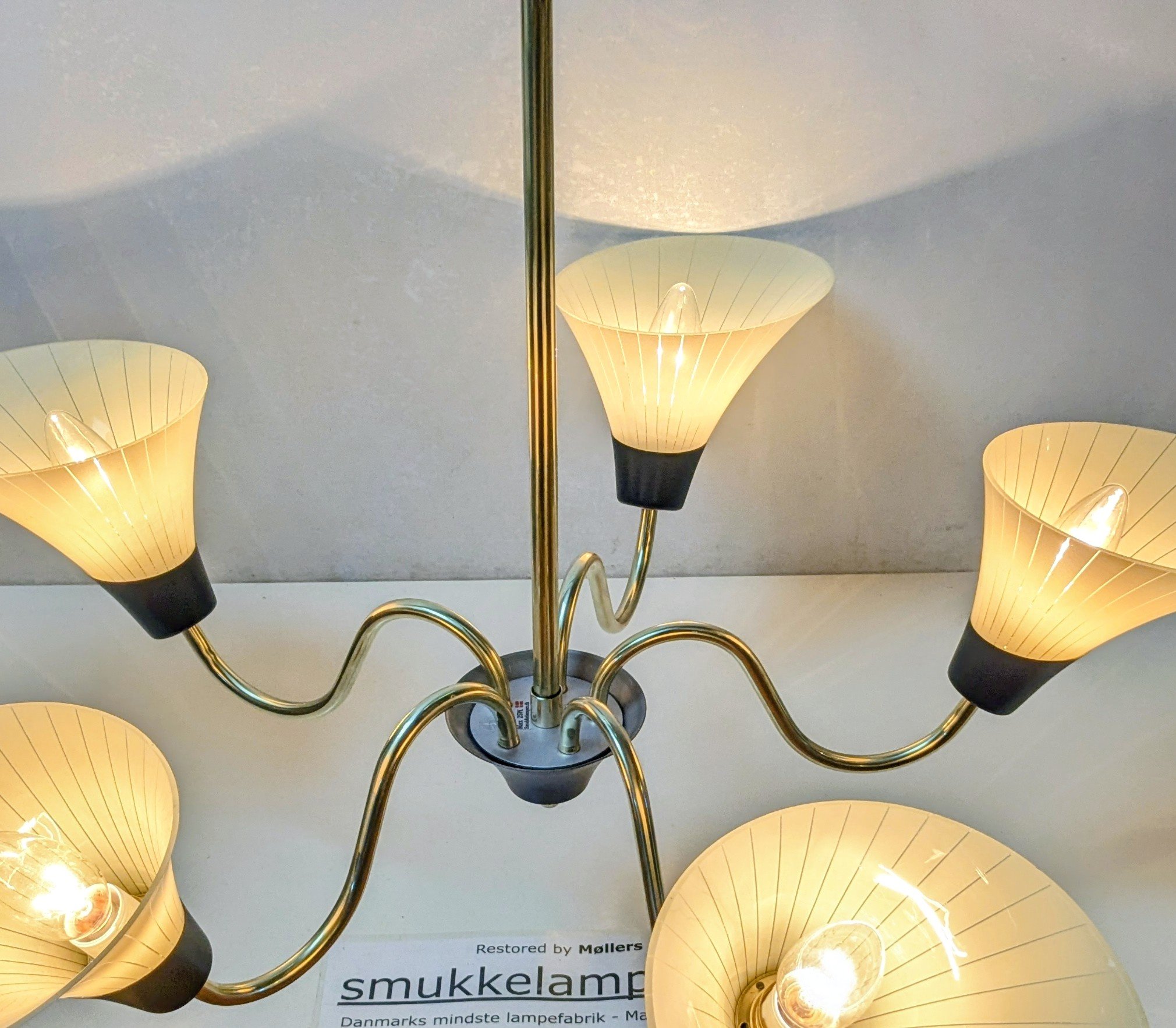 Professionelt restaureret dansk Fog & Mørup lysekrone – Scandinavian Modern eksklusiv. 1940. Pickup only