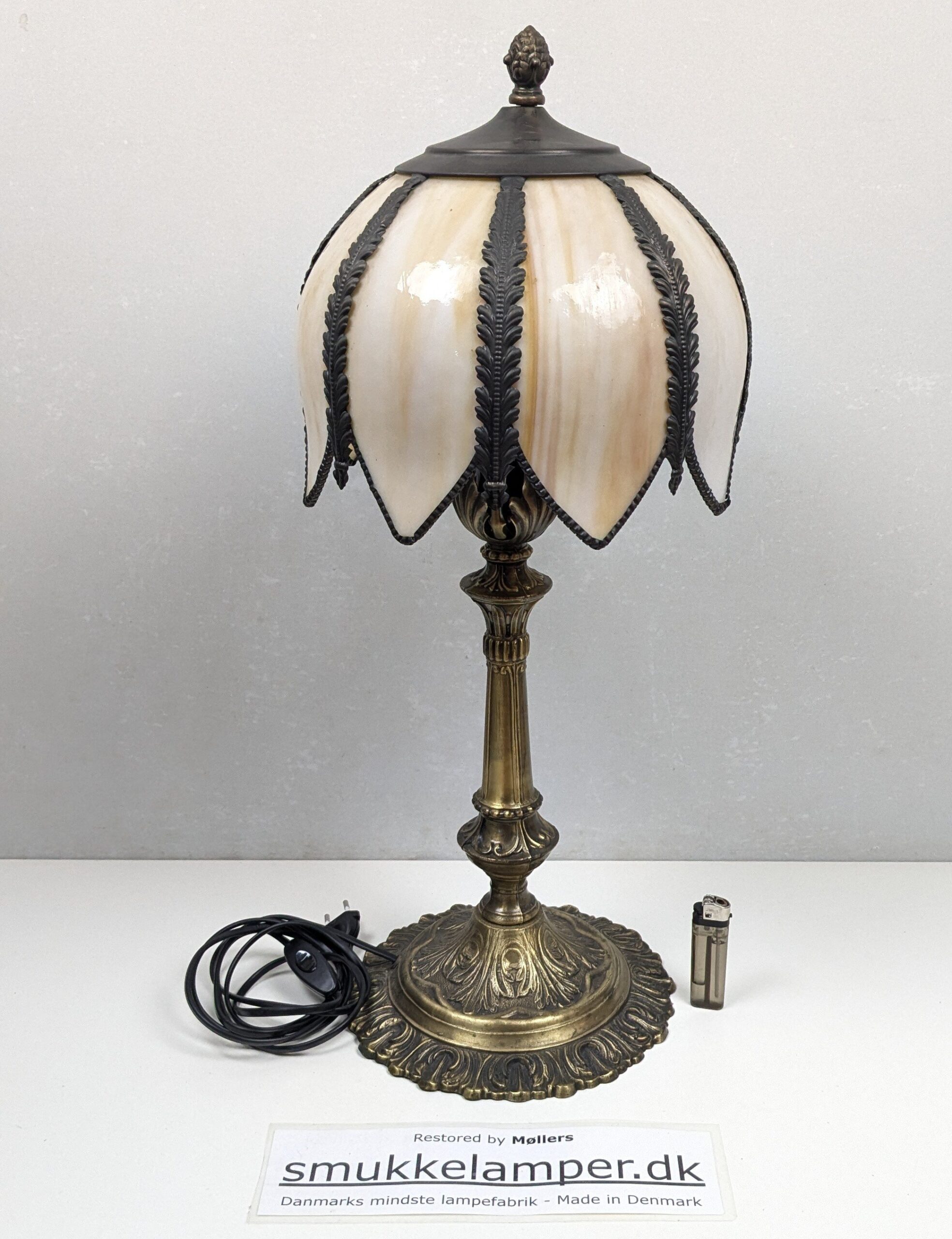 EXCELLENT Svensk Design Bordlampe i Messing & Alabast – Storslået Klassisk Elegance til Entré, Hall eller Stue. 60 cmH