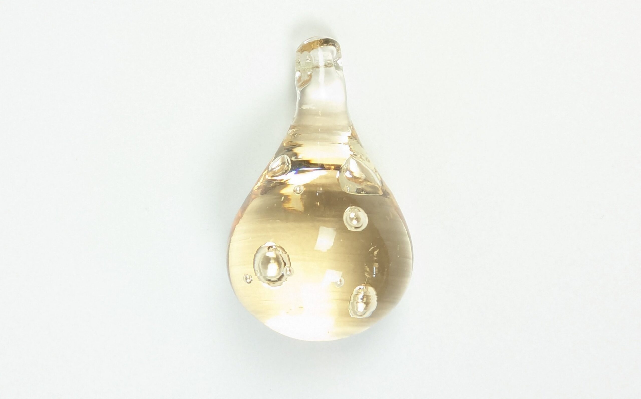 Stor Orrefors dråbe glas krystal til lysekrone. 63mmH. Lys Cognac.1 huls. 1950. 80g.