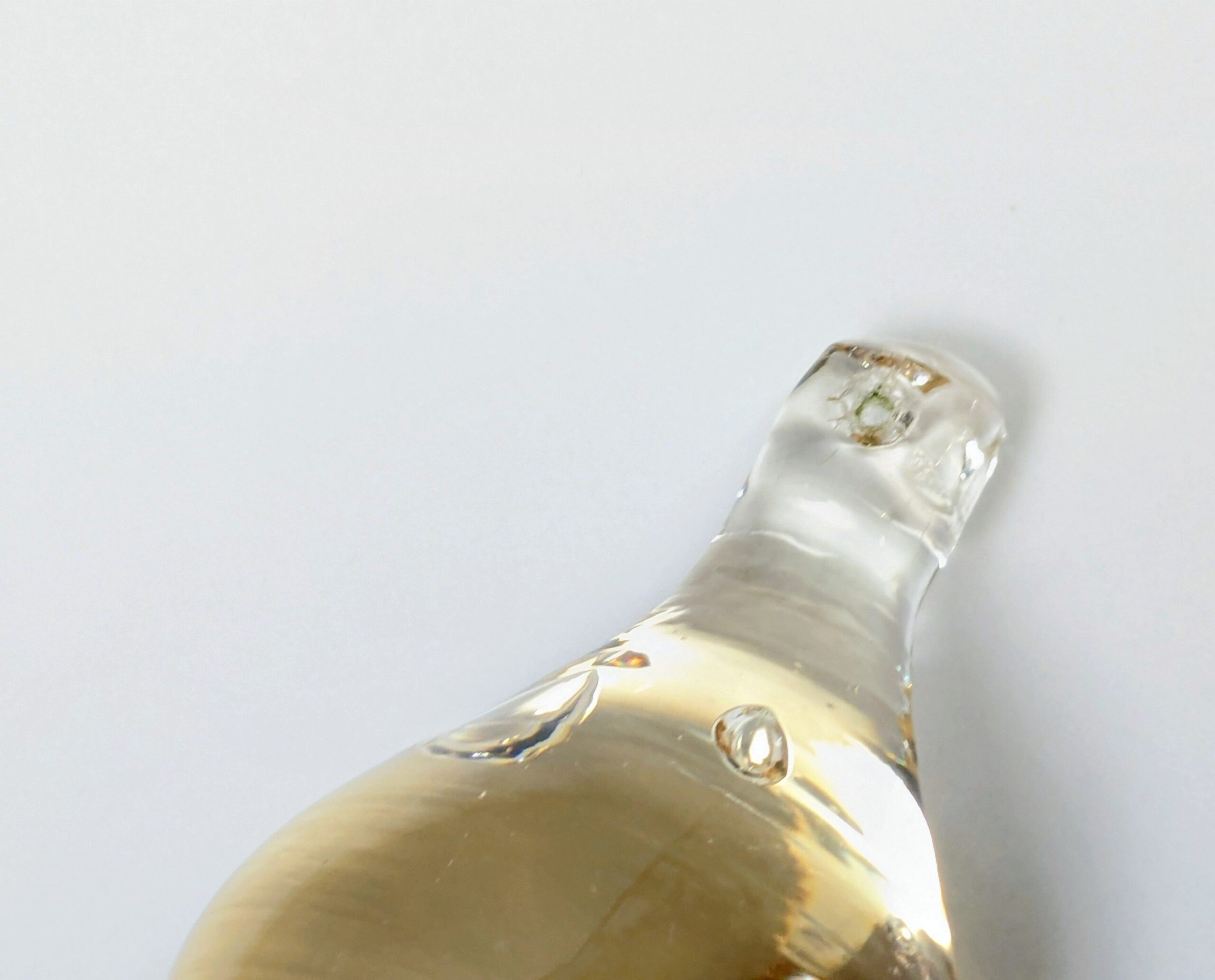 Stor Orrefors dråbe glas krystal til lysekrone. 63mmH. Lys Cognac.1 huls. 1950. 80g.