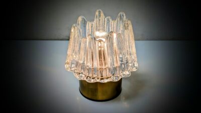 Skøn og sjælden Kosta Boda Vulkan glas TV bordlampe fra 1960. Professionelt restaureret. Ø18.