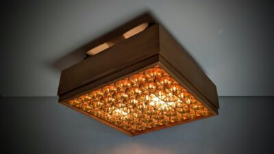 Klassisk plafond fra 1970. Fyrretræ. 28x28. Nyt el. 14 cm høj.