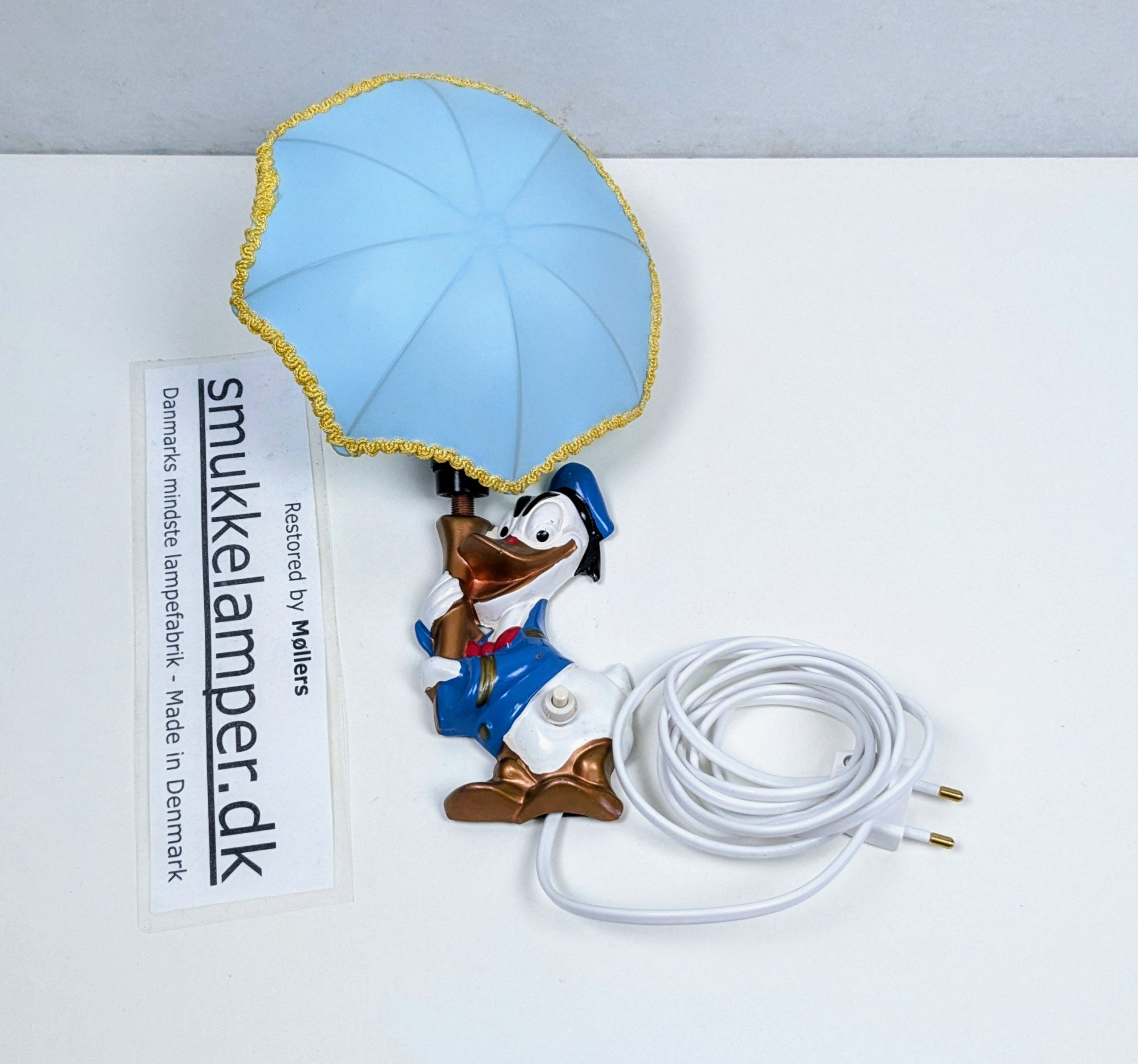 Vintage dansk Anders And lampe med paraply skærm. Original Disney børnelampe 33 cm høj. 1960.