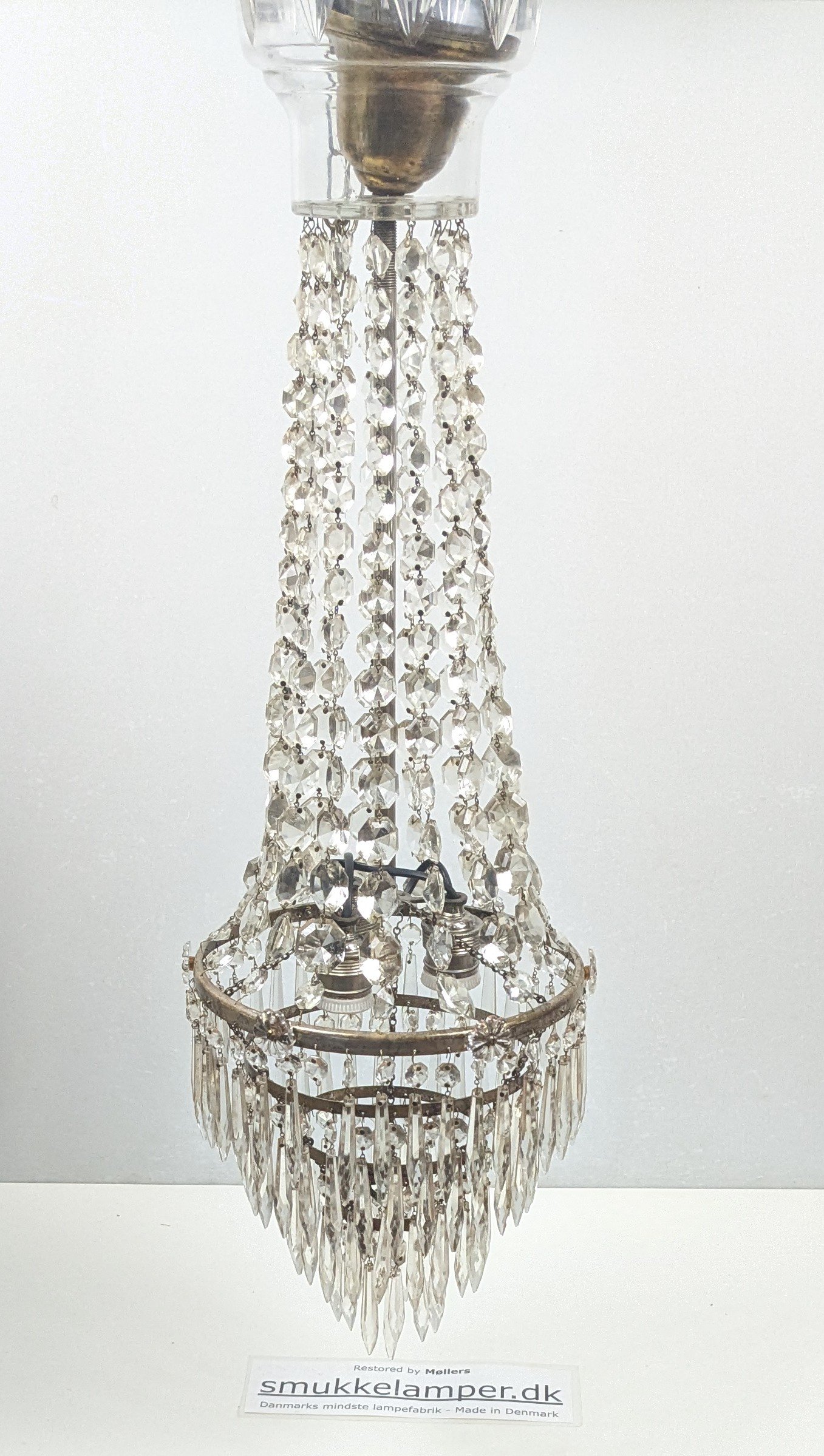 Antik dansk krystal lysekrone ca. 1910 med 450 prismer. Professionelt restaureret. Ø26. 85 cmH. Pickup only