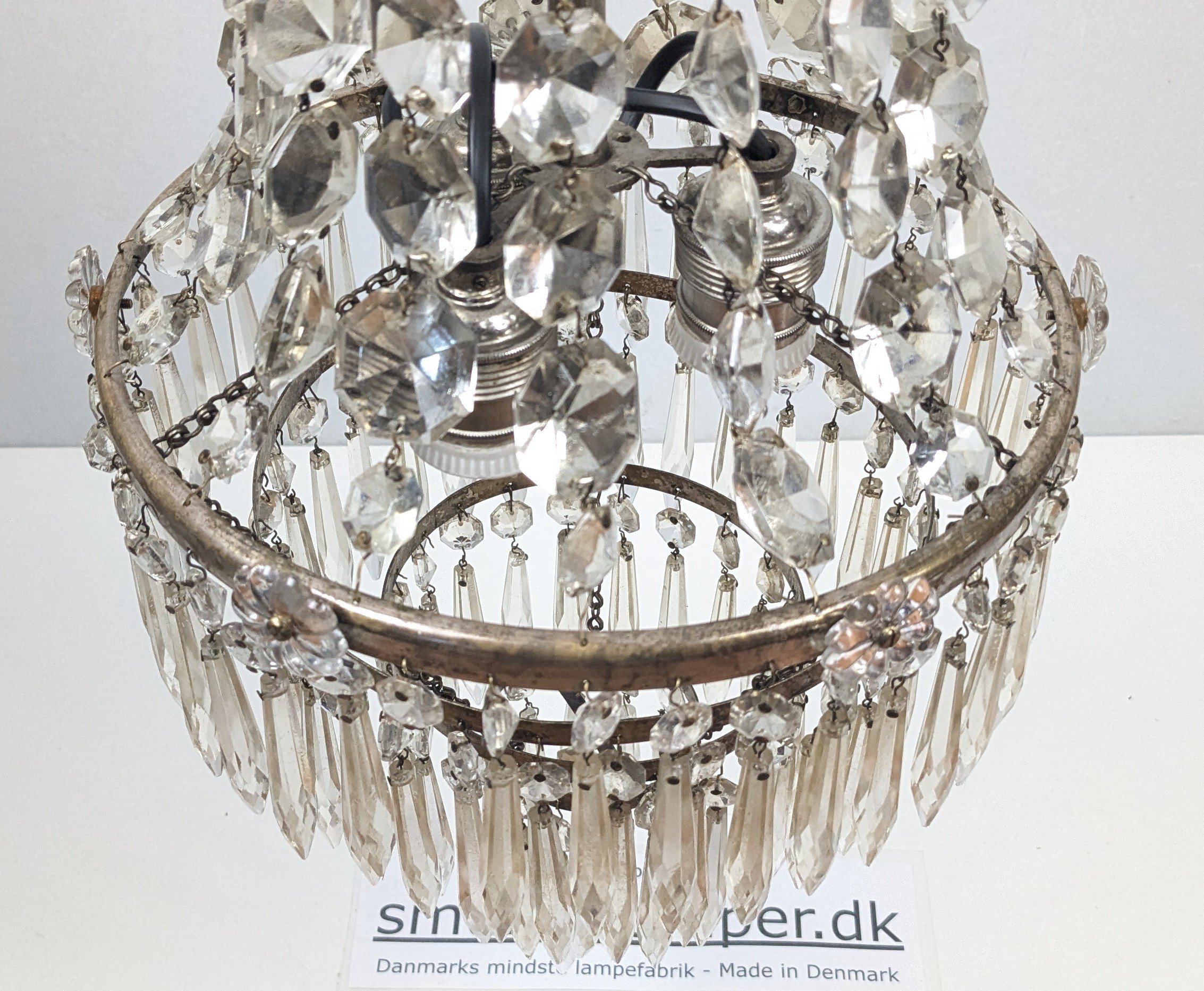 Antik dansk krystal lysekrone ca. 1910 med 450 prismer. Professionelt restaureret. Ø26. 85 cmH. Pickup only