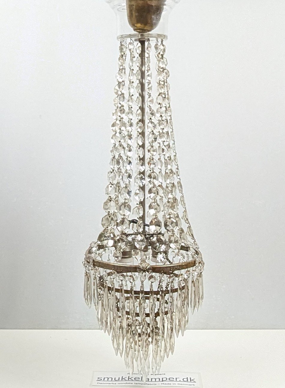 Antik dansk krystal lysekrone ca. 1910 med 450 prismer. Professionelt restaureret. Ø26. 85 cmH. Pickup only