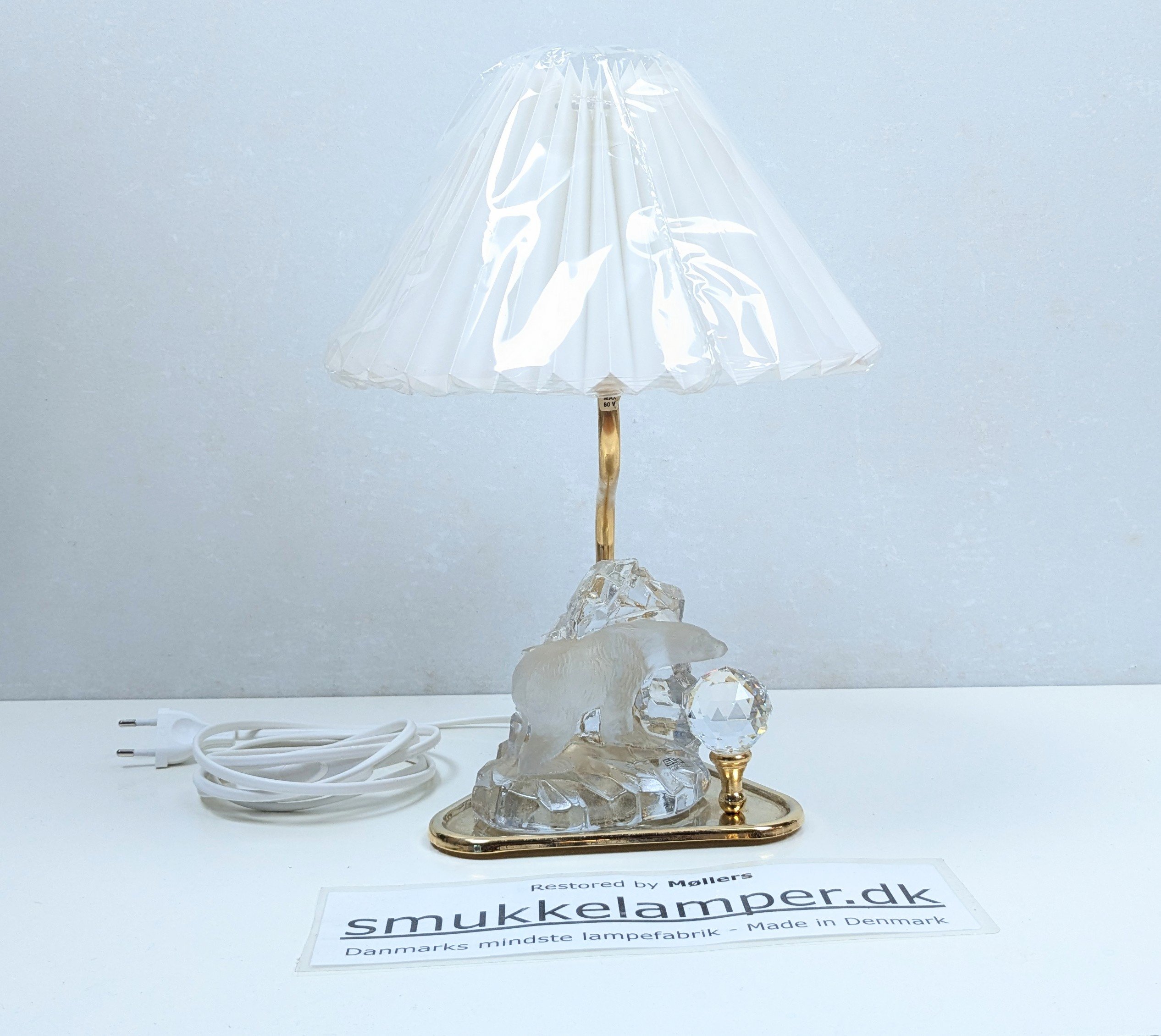 Vintage bordlampe med Kosta Boda isbjørn i glas. 1960. Nyt el og ny skærm. “The polar bear” Pickup only