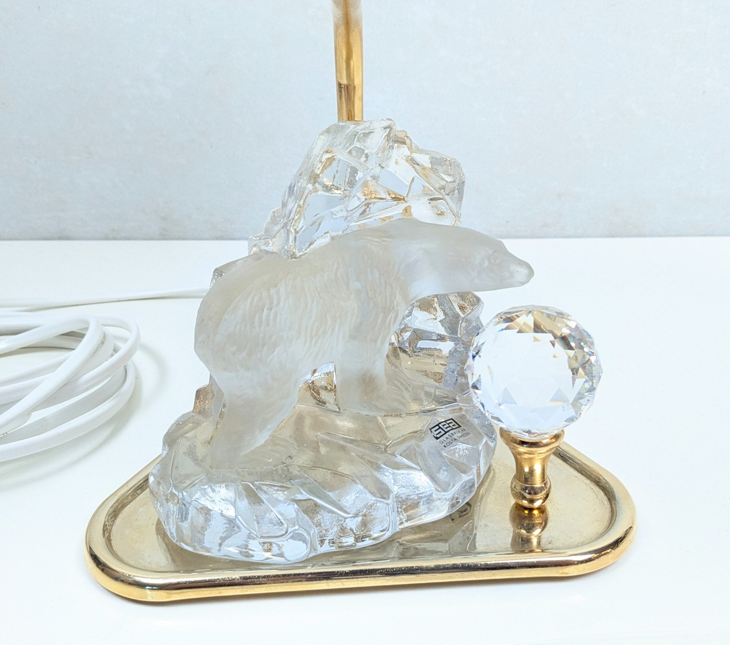 Vintage bordlampe med Kosta Boda isbjørn i glas. 1960. Nyt el og ny skærm. “The polar bear” Pickup only