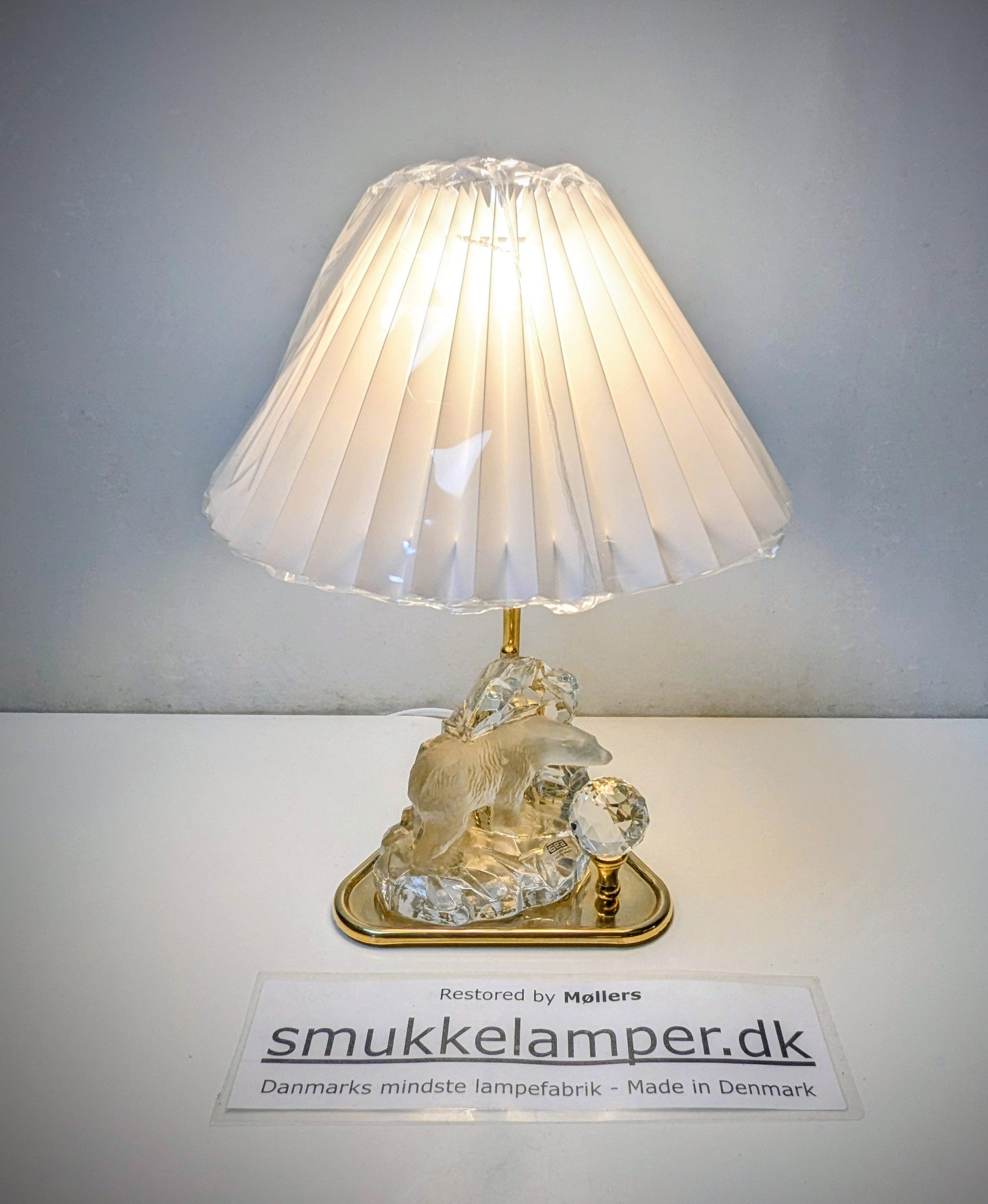 Vintage bordlampe med Kosta Boda isbjørn i glas. 1960. Nyt el og ny skærm. “The polar bear” Pickup only
