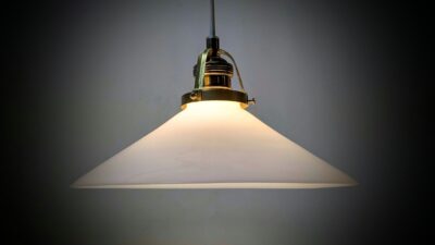 Holmegaard antik skomager pendel. Ø26,3 , 8,7 cmH. Messing. Fra 1920. Fyens Glasværk