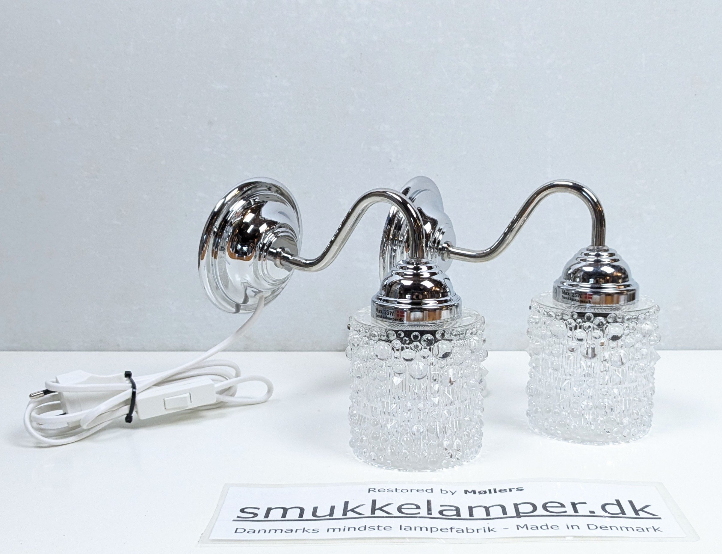 Unika væg senge/ sofa lamper med Orrefors bobleglas i klassisk interiørstil. Alt udover glas er nyt. Sæt