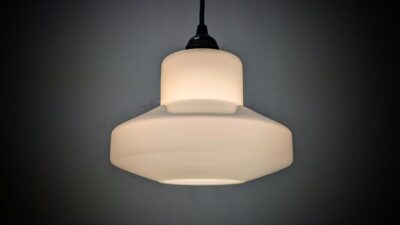 Skøn lille køkken / trappe lampe i glas fra 1950. Ø19. Nyt el.