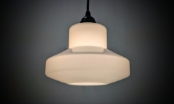 Skøn lille køkken / trappe lampe i glas fra 1950. Ø19. Nyt el.