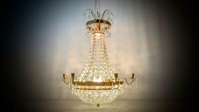 Antik Krystal Emperie lysekrone fra ca 1950. Ø56. 674 krystaller. ca 110 cm fast nedhæng. Pickup only