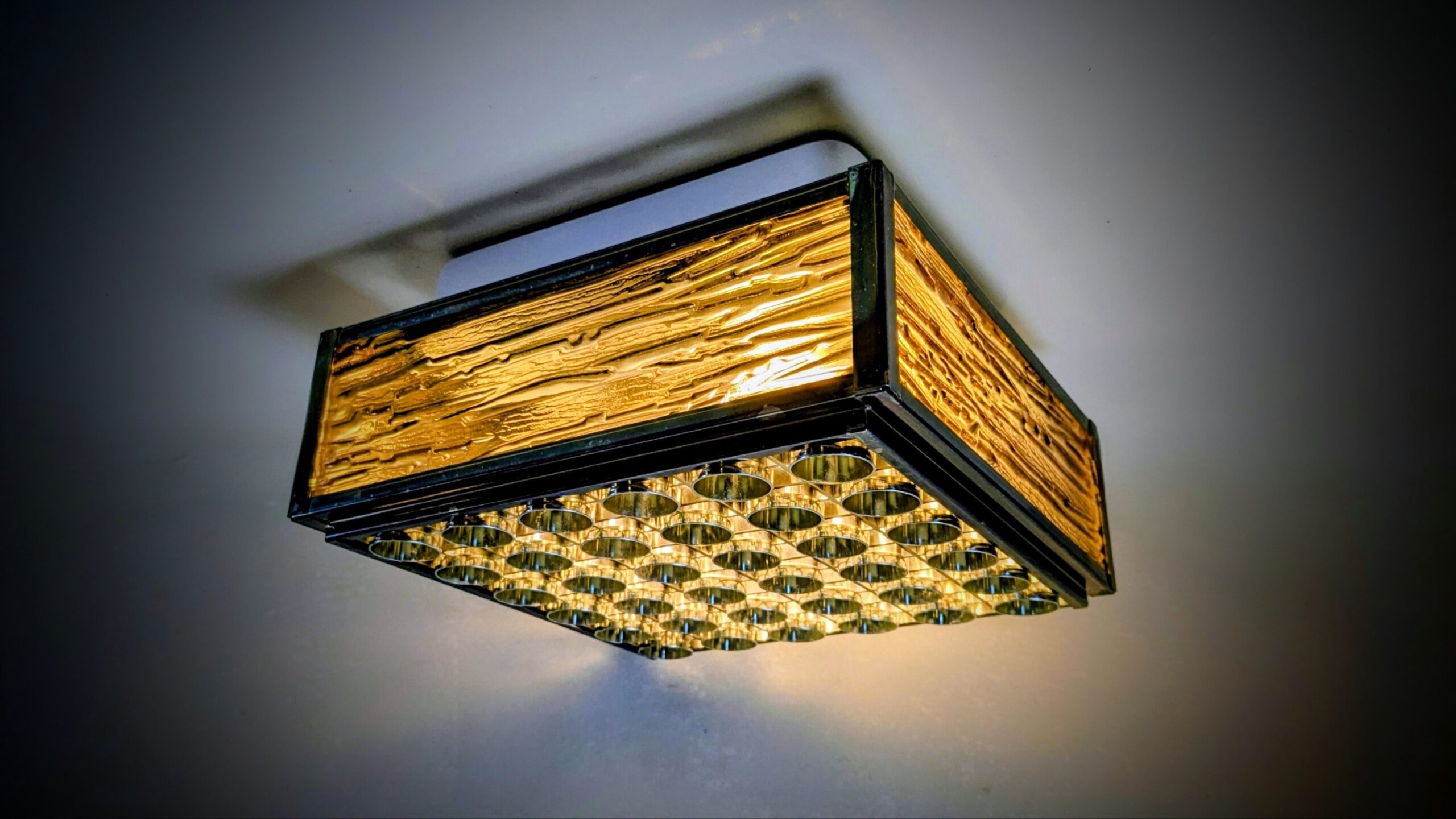 Skøn glas plafond fra 1970. 25×25 cm. 13 cmD. Klassisk design
