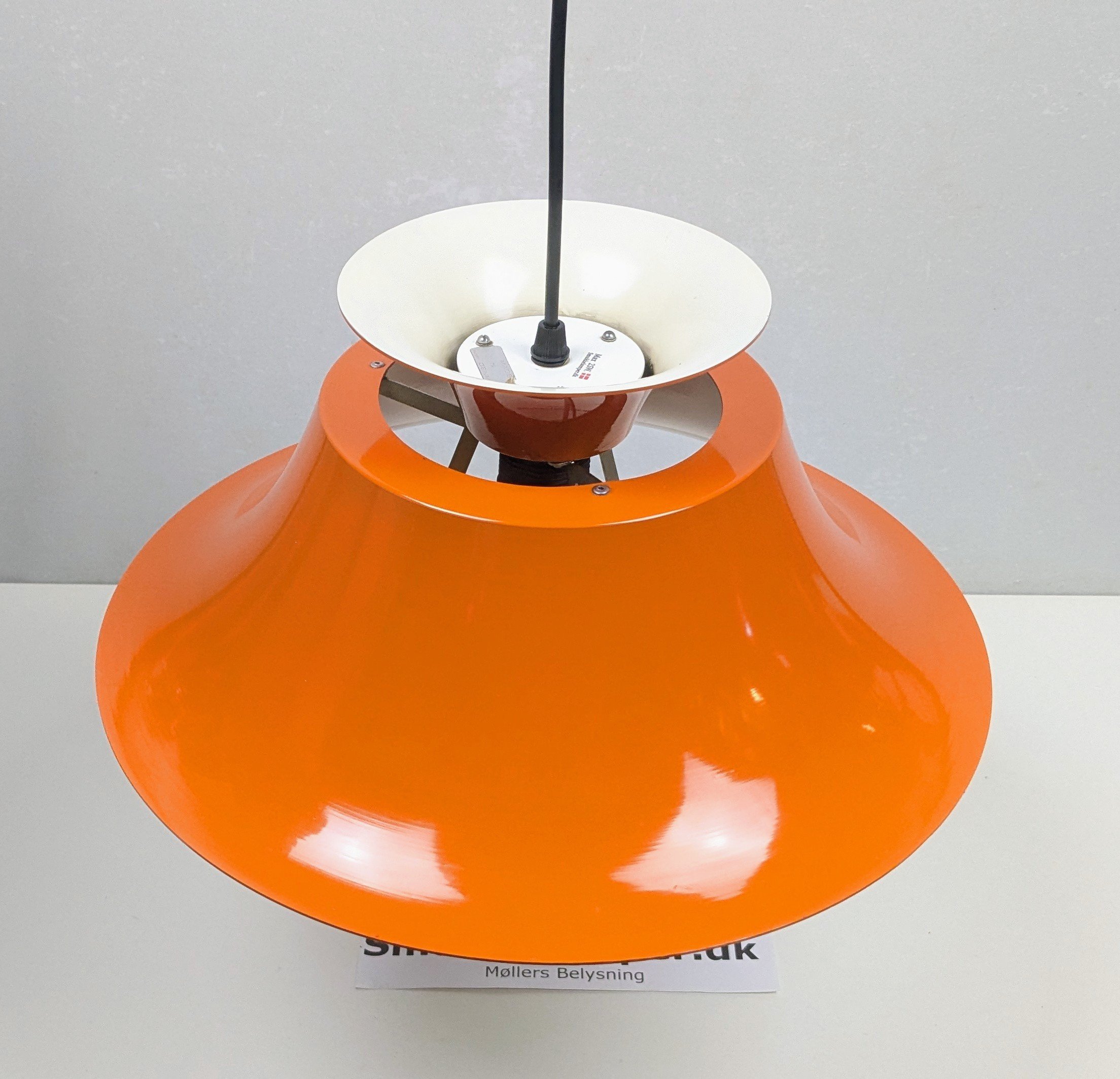 Original orange Fog & Mørup loftlampe – Erik Balslev, 1970’erne. Excellent condition. Nyt el.