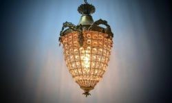 Antik fransk loftlampe i Louis XVI stil – krystalpendel med 168 prismer – restaureret. Orangeri belysning.
