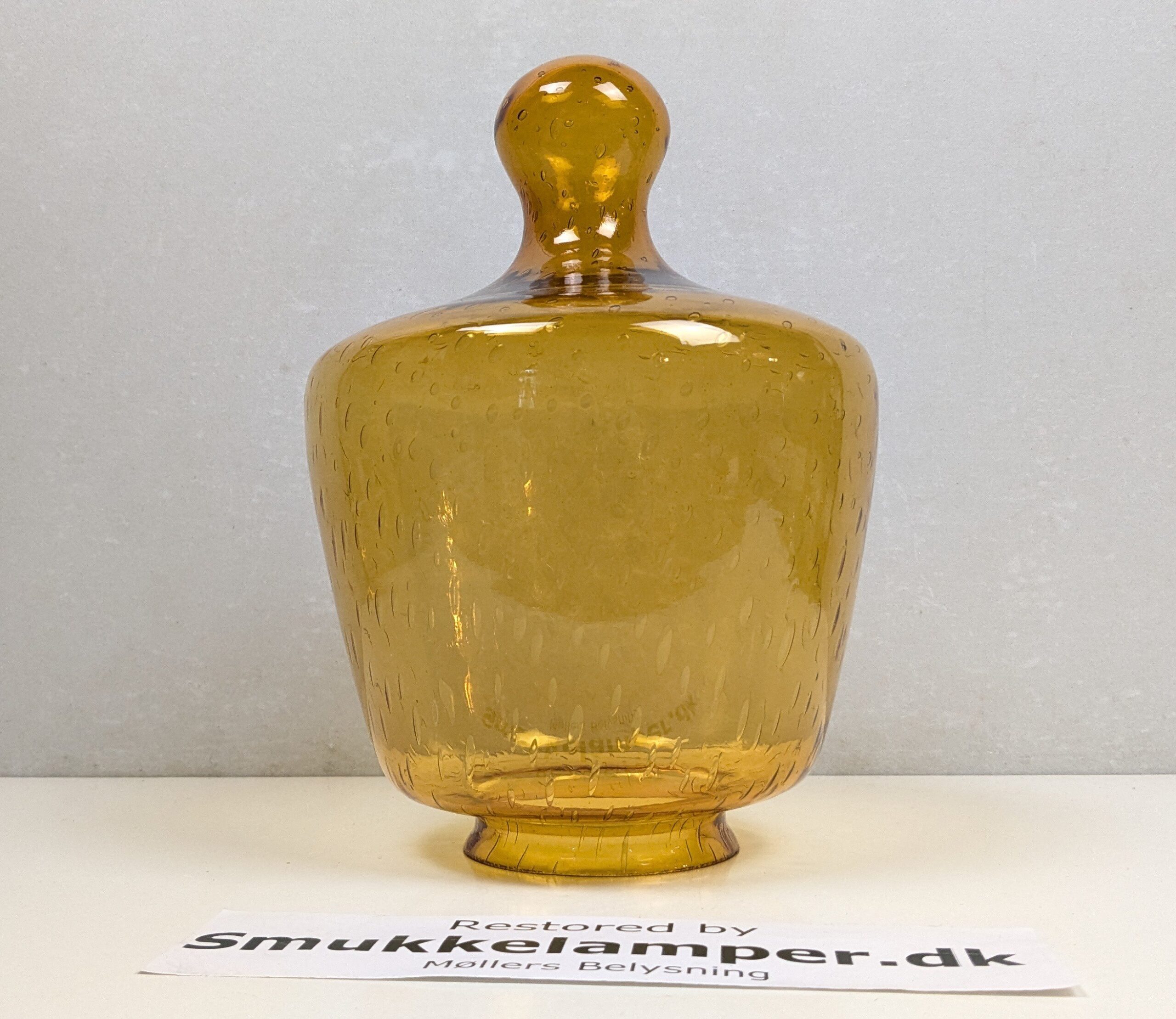 Vintage dansk lampeglas fra 1970. Udendørslampe. Ø20. 29 cm høj.10 cm gribekant.