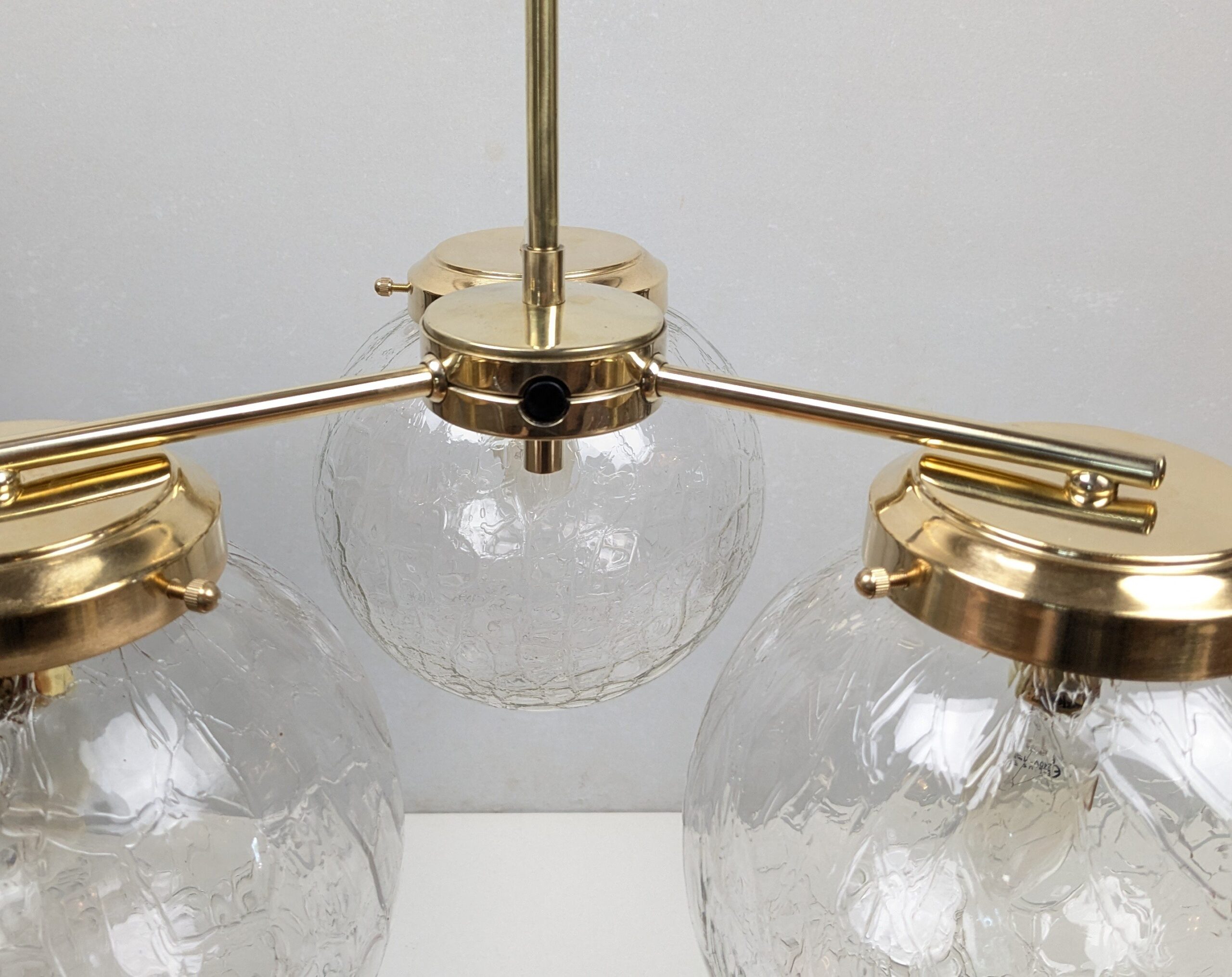 Special lavet dansk Hall / Dining lysekrone. Ø50. 75 cmH. Professionelt. Ren messing. Møllers Belysning
