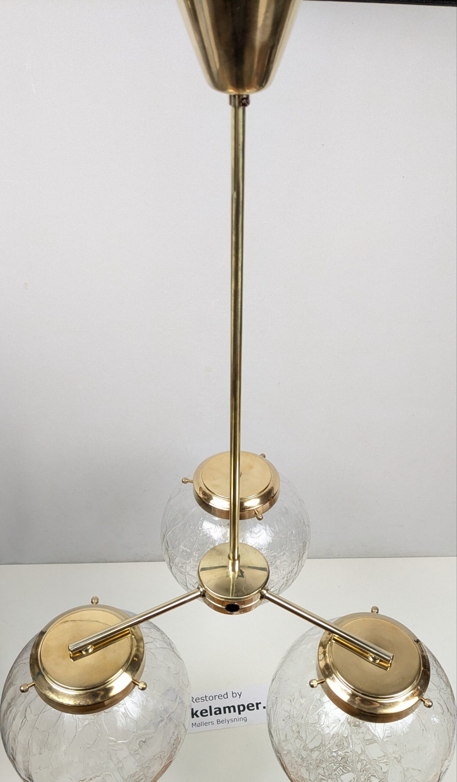 Special lavet dansk Hall / Dining lysekrone. Ø50. 75 cmH. Professionelt. Ren messing. Møllers Belysning