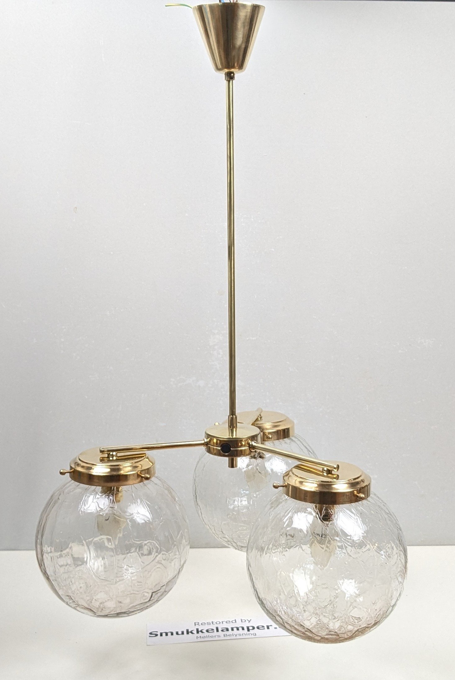 Special lavet dansk Hall / Dining lysekrone. Ø50. 75 cmH. Professionelt. Ren messing. Møllers Belysning