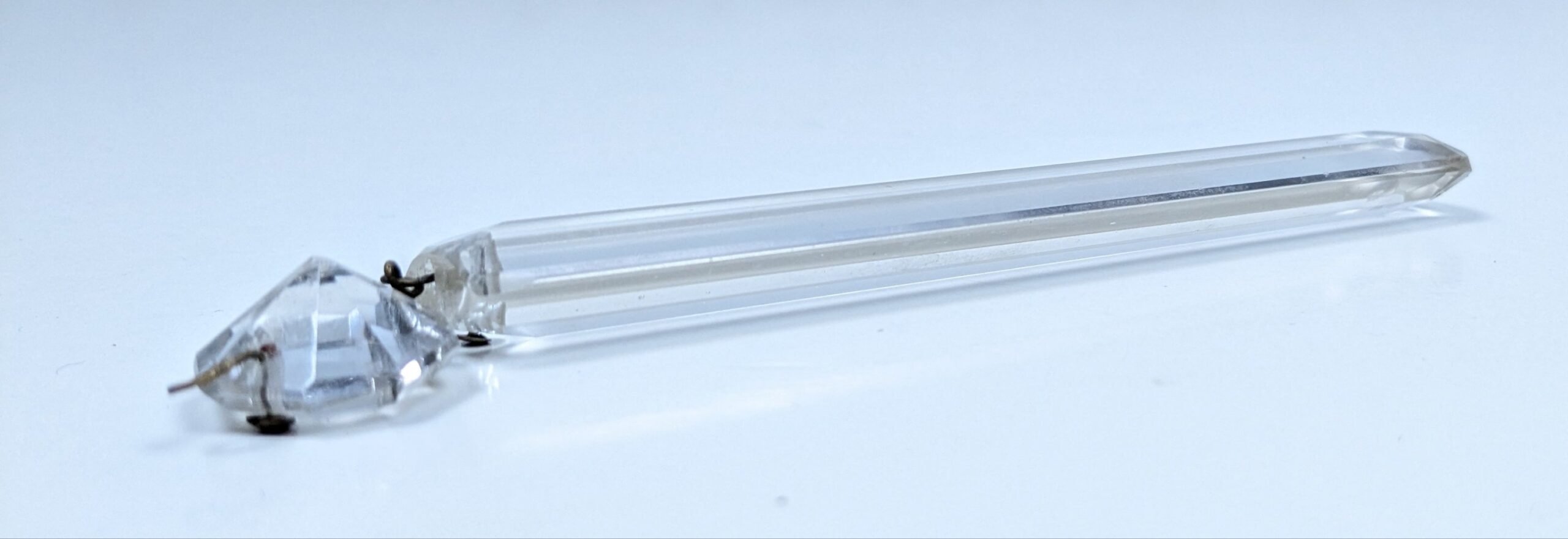 Fransk Krystal pendeloque prisme. Til lysekrone. 133mmL. Wienerprisme 1820