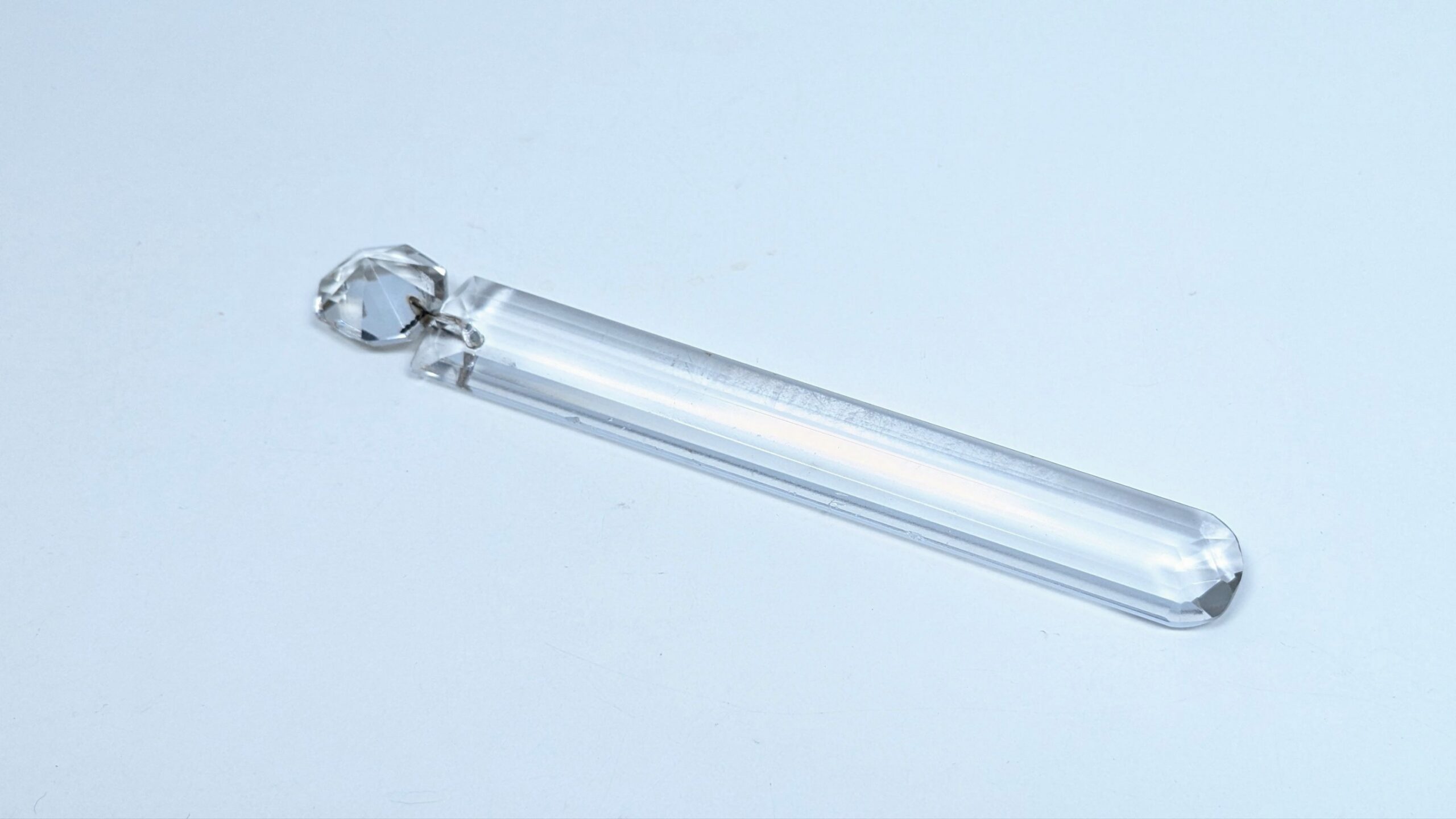 Fransk Krystal pendeloque prisme. Til lysekrone. 133mmL. Wienerprisme. Fra ca. 1820