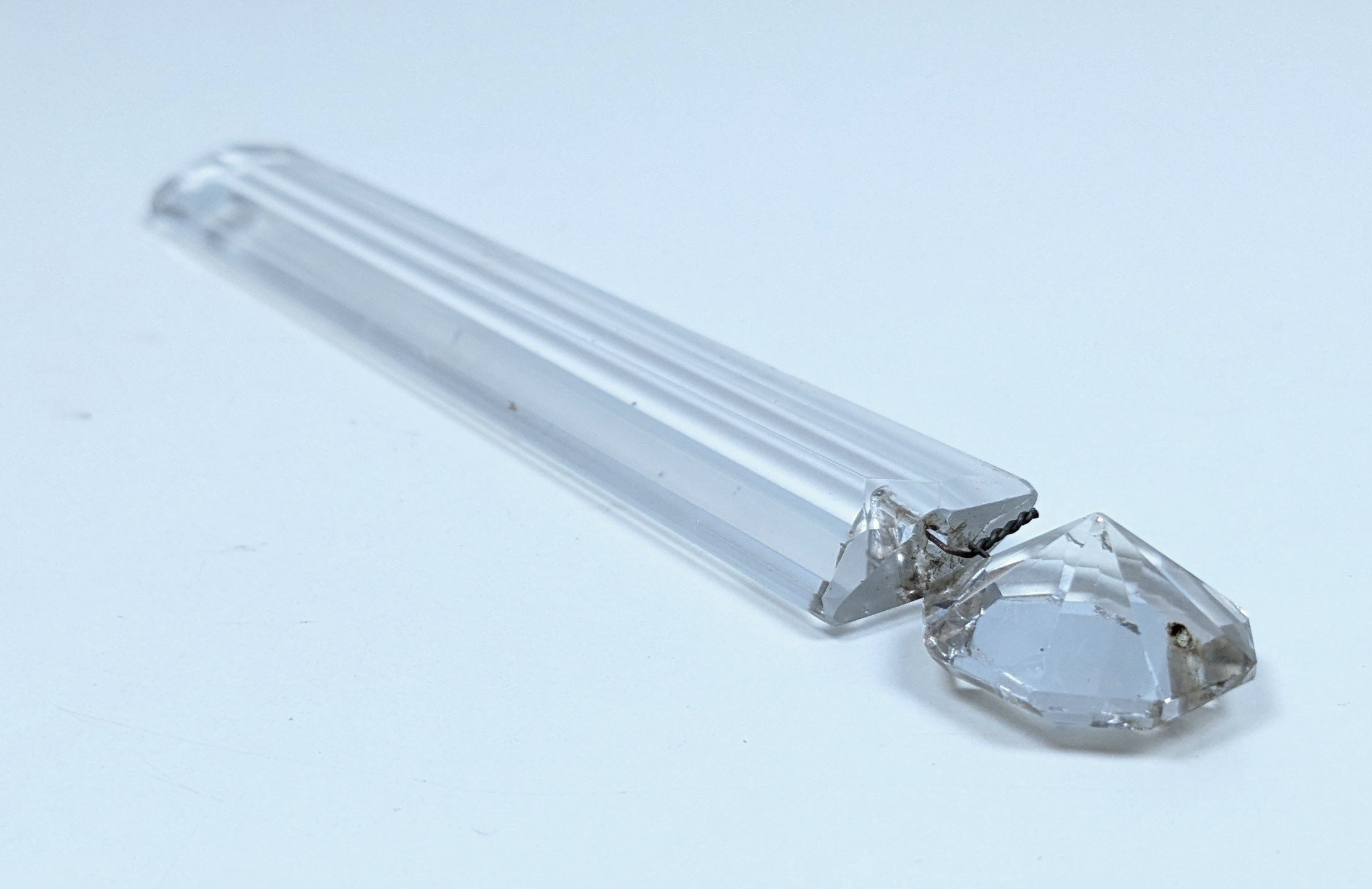 Fransk Krystal pendeloque prisme. Til lysekrone. 133mmL. Wienerprisme. Fra ca. 1820
