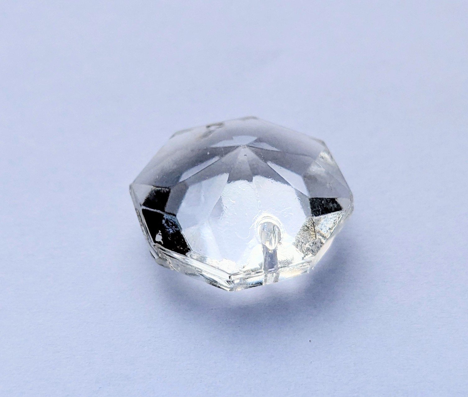 Krystal prisme til lysekrone. 20mmH. 20 mmB. 33 facet slebne sider. Brilliant Octogons fra 1910
