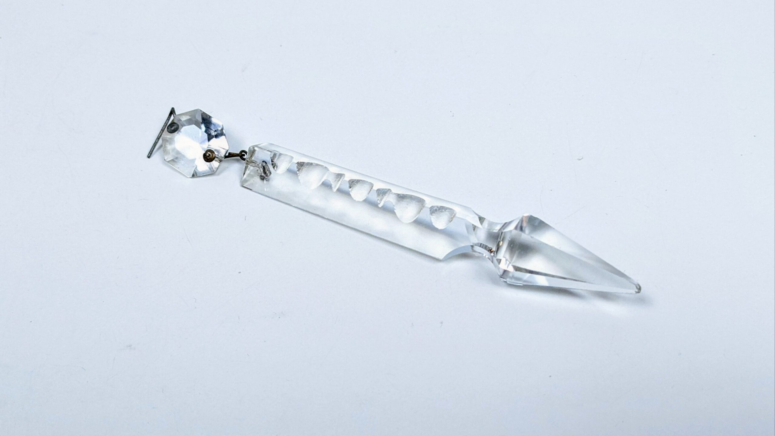Antik Krystal prisme m. ophæng. Ca. 1850. Bøhmisk lysekrone. Fotogenprisme. 125 mmL