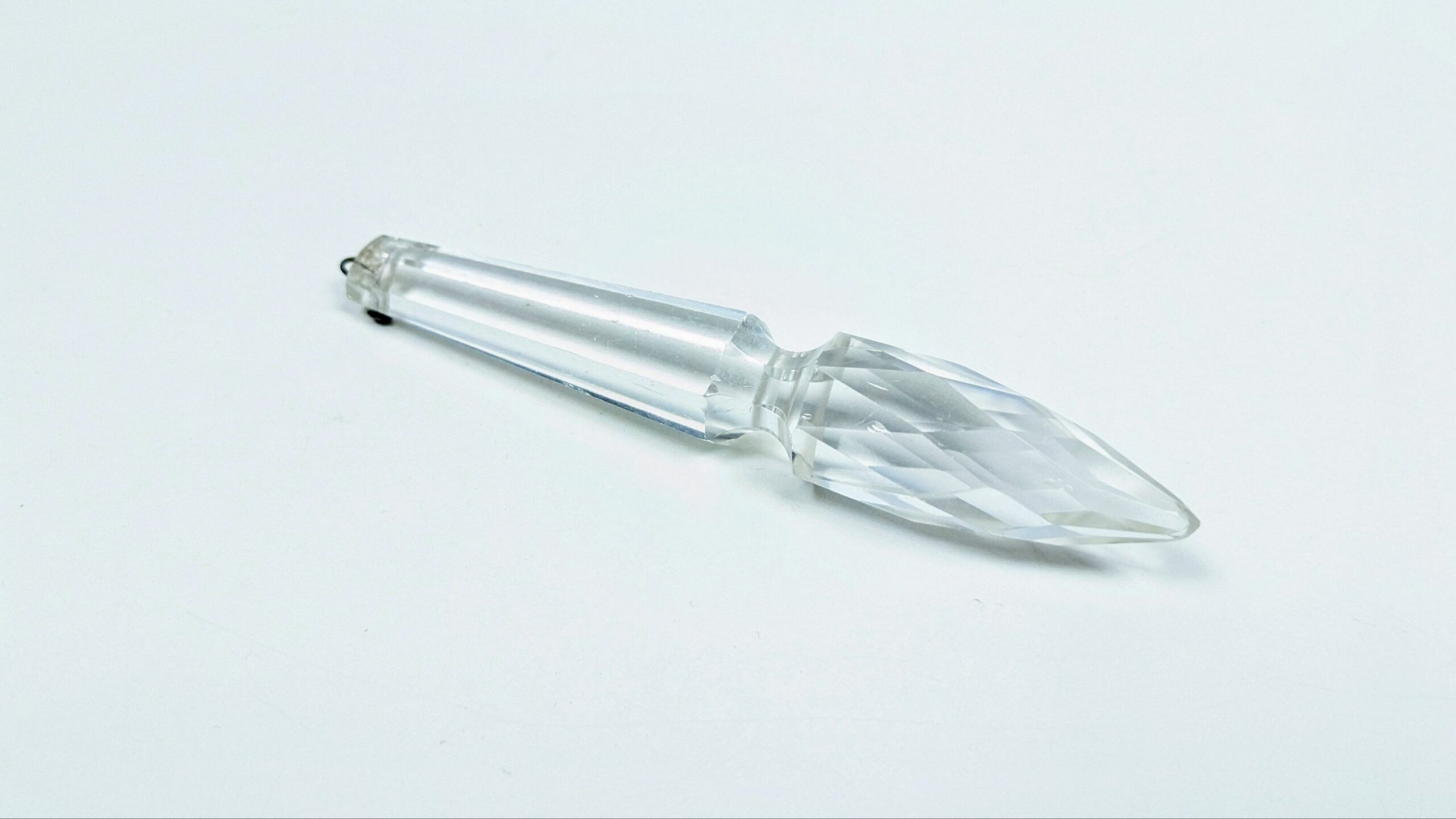 Antik Krystal prisme Is perle. Ca. 1780. Fransk Battan. 100 mmL plus øje.