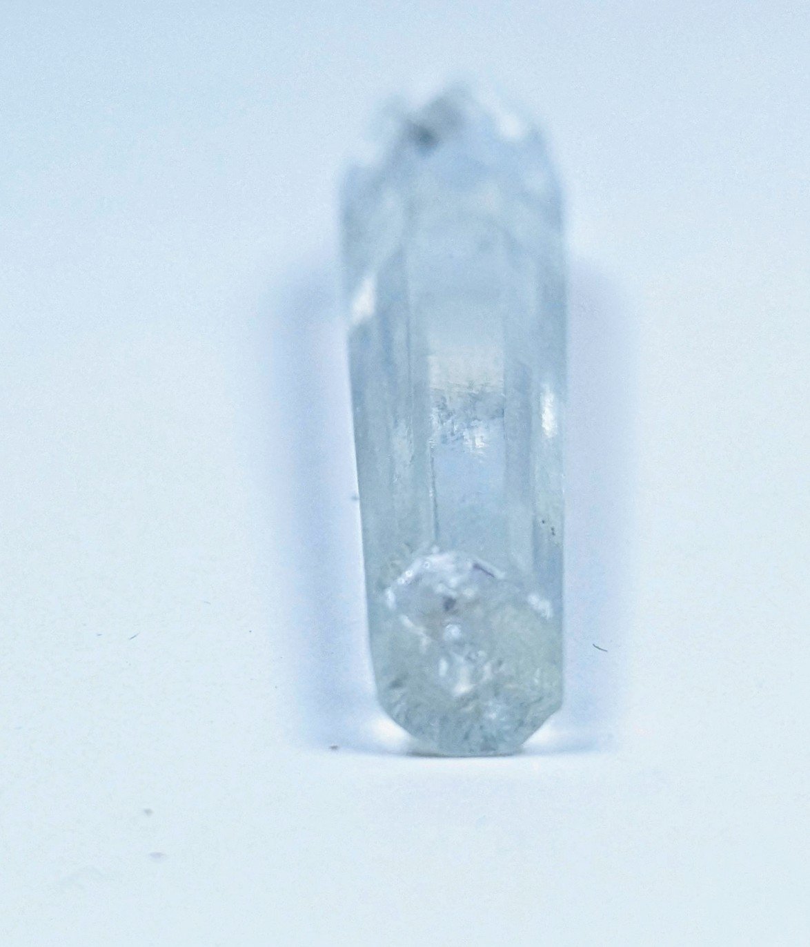 Antik Krystal prisme Is perle. Ca. 1780. Fransk Battan. 85 mmL uden øje.